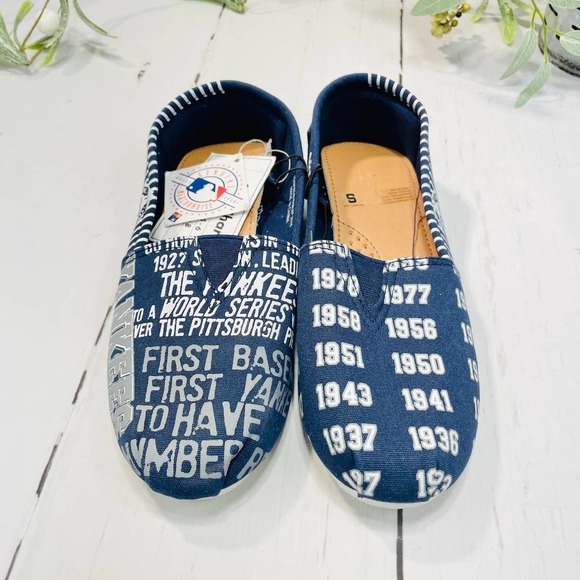 NWT New York Yankees Canvas Slip on Shoes - Size S (5/6) - Picture 3 of 12